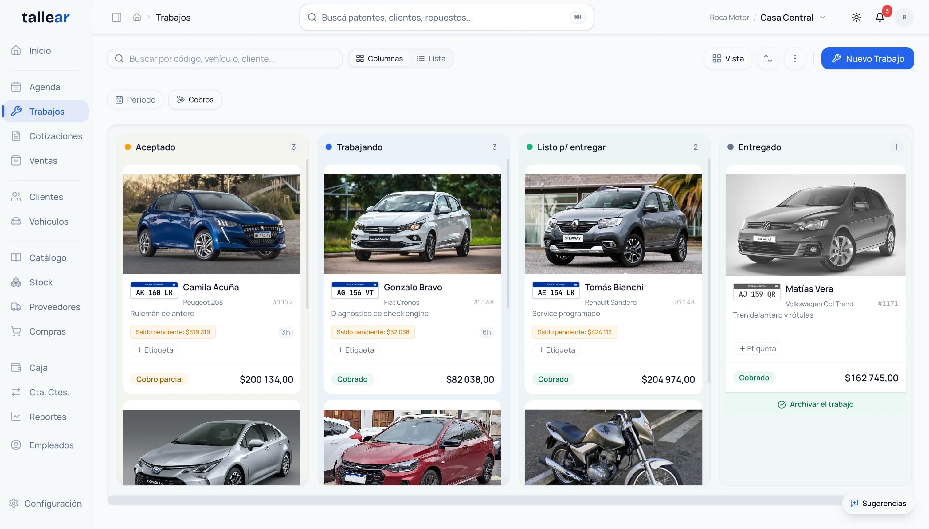Tablero kanban de trabajos con fotos de vehículos — Aceptado, Trabajando, Listo y Entregado